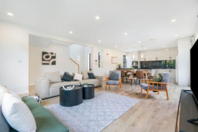 Family Spacious Takapuna Home Parking Netflix